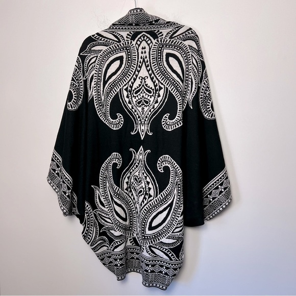 Chico's Jacquard Cocoon Chic Black & White Large Print Shawl Cardigan Jacket S/M - Picture 10 of 11